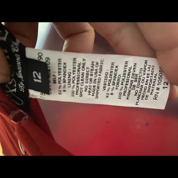 Asymmetric long red dress - Picture 2 of 2